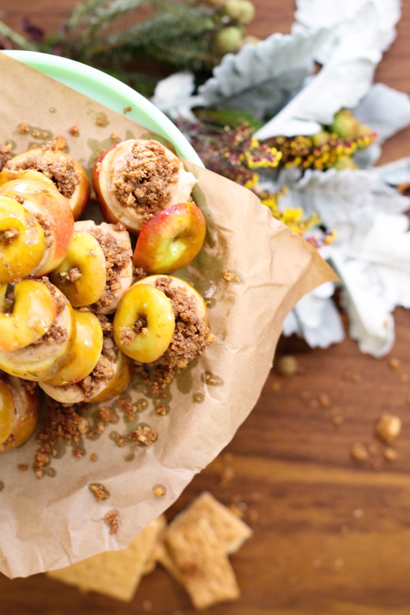 RealFoodHonest's tweet image. Mini Baked Apple Cheesecakes! One bowl, 6 ingredients, and only 25 minutes to prep. Thanks us later! #Thanksgiving