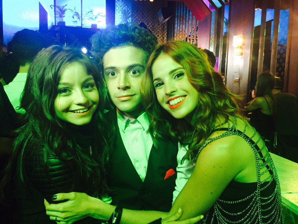 karolsevilla's tweet photo. Súper divertidos en los premios de los #FansAwards2015 con @kndmolfese @_ruggero https://t.co/Hu5QnPFbwS