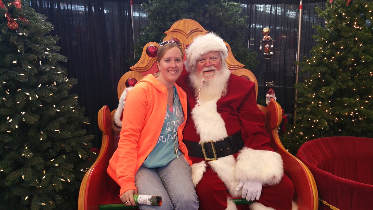 chelleyz's tweet photo. @SertaMattresses I still β‘ getting my picture with Santa, and my mom is still is #ComfortableWithThat β‘ https://t.co/QPCvgNxusN
