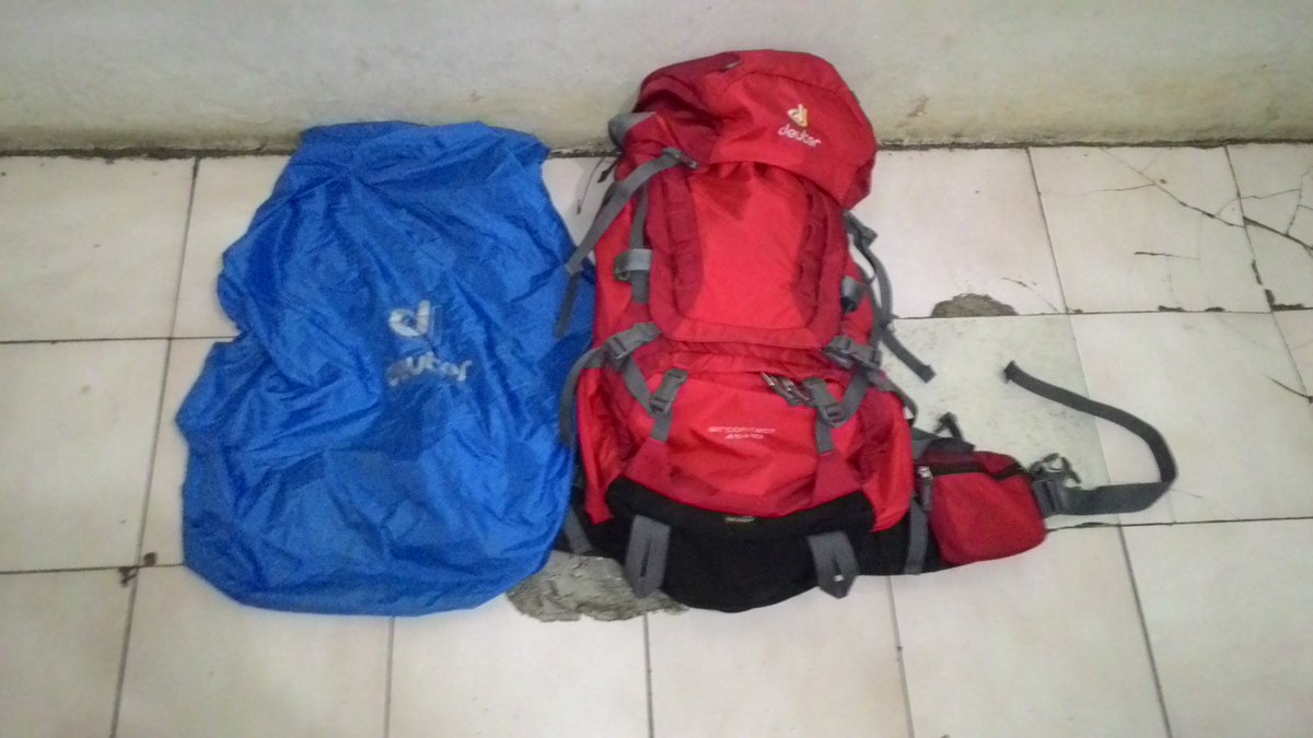ghozaliusman's tweet photo. Jual Carrier deuter aircontact 45+10, baru beli &amp; ori tandike &amp; nett 1,5 minat wa 089687318991 @PendakiJakarta https://t.co/cztjRvz1dW