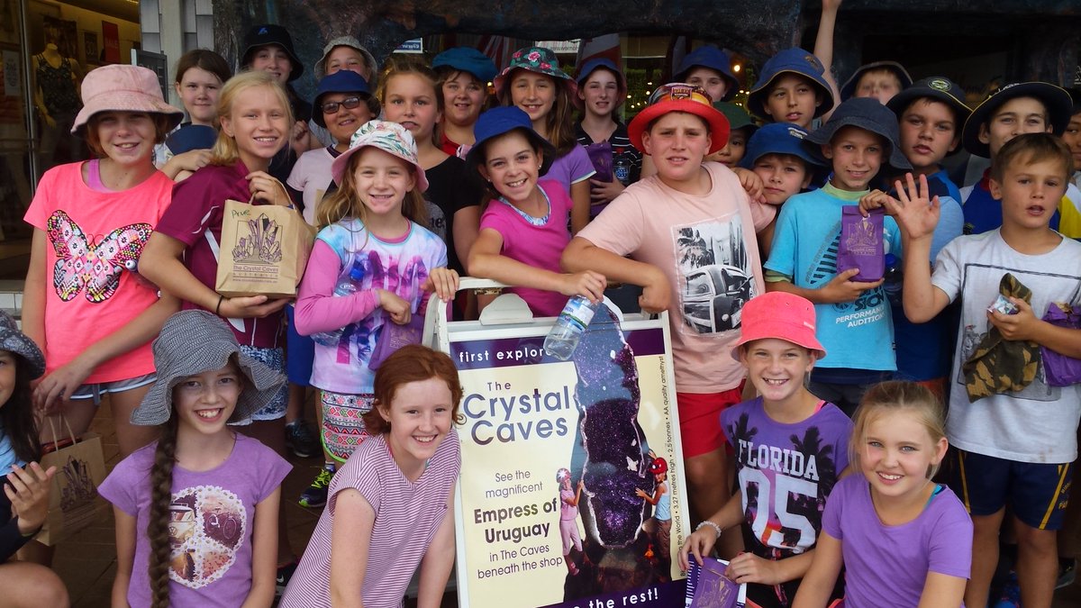 thecrystalcaves's tweet photo. Where is Middlemount?! #outbackqueensland Crazy caving and Great Geode cracking with this great bunch of kids https://t.co/u442yKD1bW