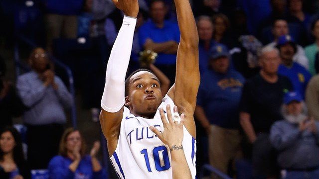 PorshaRiley_'s tweet photo. Tulsa beats Wichita State 77-67, moving to 2-0 on the season. It's lit at the Reynolds Center. #CrowdGoingCrazy 🏀🏀🏀 https://t.co/g88mlRjVh7