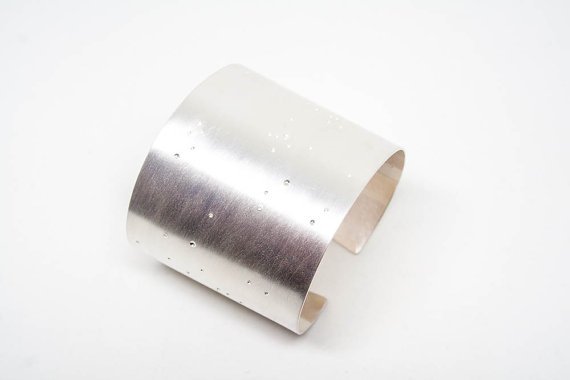 v2designworks's tweet photo. Striking Large Cuff Bracelet https://t.co/ASfFxaGdhk #jewelryonetsy #minimalist https://t.co/CYX6PErcsC