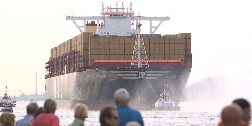 BusinessInsider's tweet image. The largest container ship in the world has a crew of only 22 @techinsider buff.ly/1X5UKWr