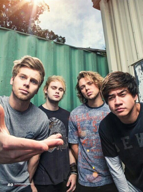 TheIrwin5SOS's tweet photo. RT IF YOU'RE PART OF THE 5SOSFAM #MTVStars 5 Seconds of Summer https://t.co/hycxLWH765