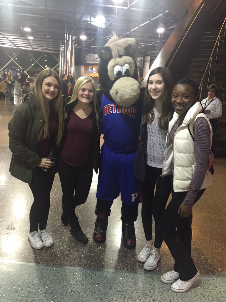 gracebalch's tweet photo. even though the Cavs lost, it was still fun🏀😛 @mascmahs #DetroitLeadership https://t.co/GZ9ntmz1go