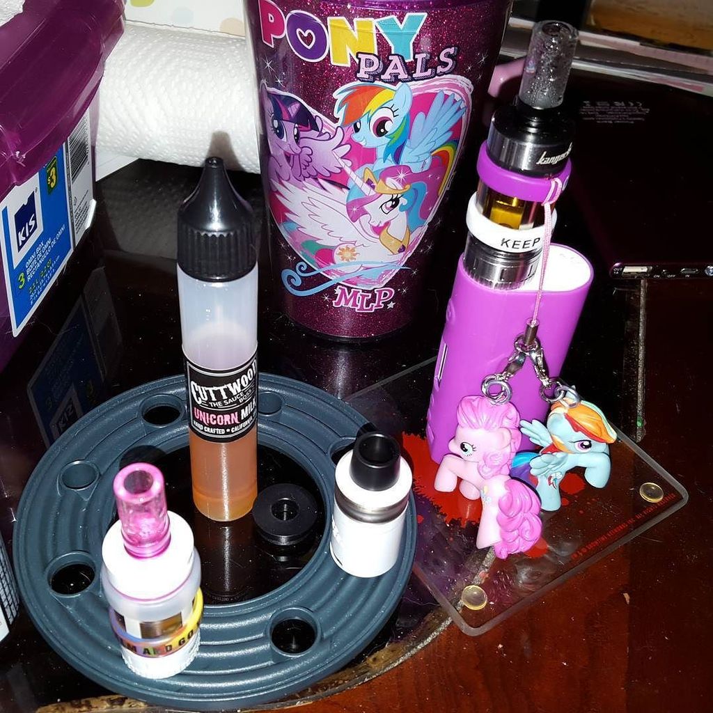 PinkieFanClub's tweet image. Today's #tablecheck #vapelife #vapecharms #rainbowdash #pinkiepie #mlp #girlvaper #durhamvapers #vapelife by neko84