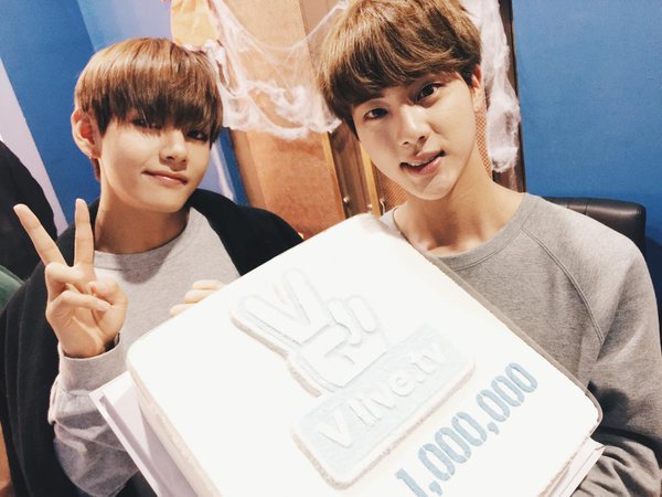 Bts_VTaeTae30's tweet photo. https://t.co/WkkljkTMpE