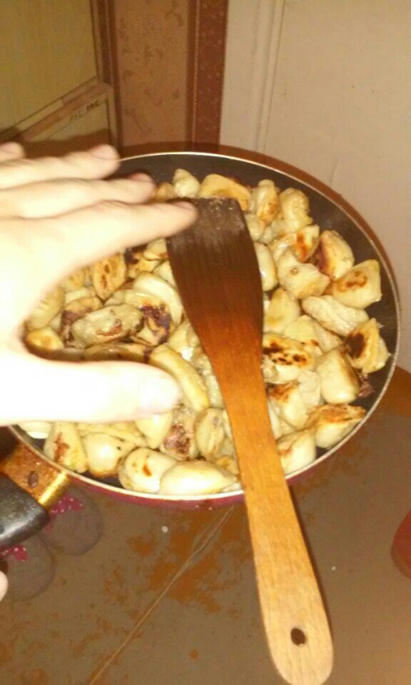 Liivuc's tweet photo. Ko mēs daram 6os no rīta kojās?! Jā tieši tā cepjam pelmeņus 😃😃🍴 (@ Līvas hatņiks <3) https://t.co/C2lY6dSZUH https://t.co/AjqYJJzDrU