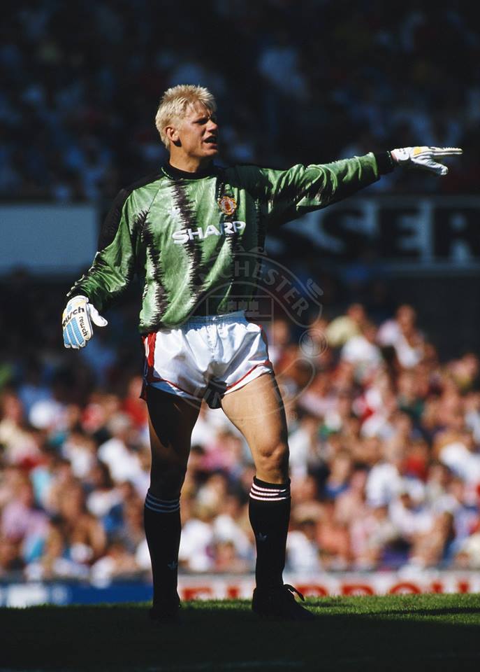 Selamat ulang tahun untuk kiper legendaris #mufc, Peter Schmeichel!