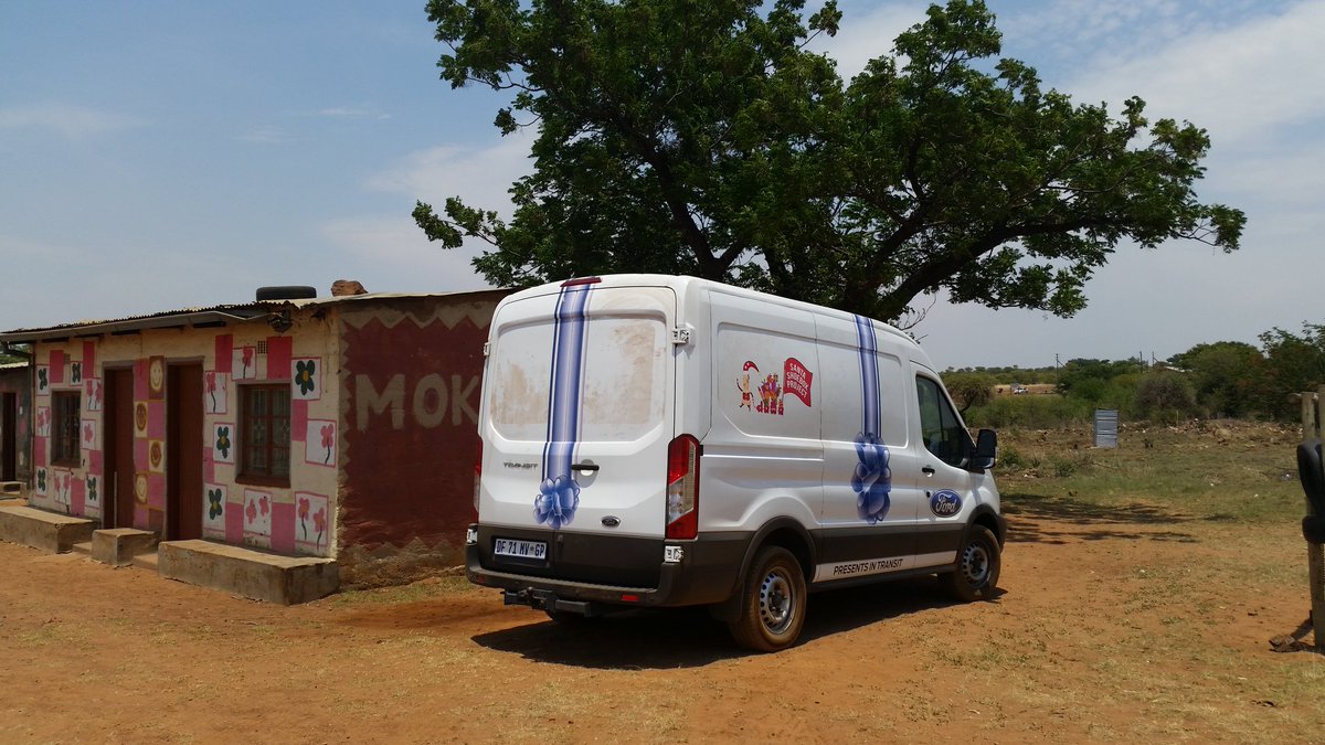 dorette_nel's tweet photo. Another #busyday delivering #PresentsInTransit @SantaShoebox #christmasgifts thanks to @FordSouthAfrica https://t.co/XkOsAXPdrR