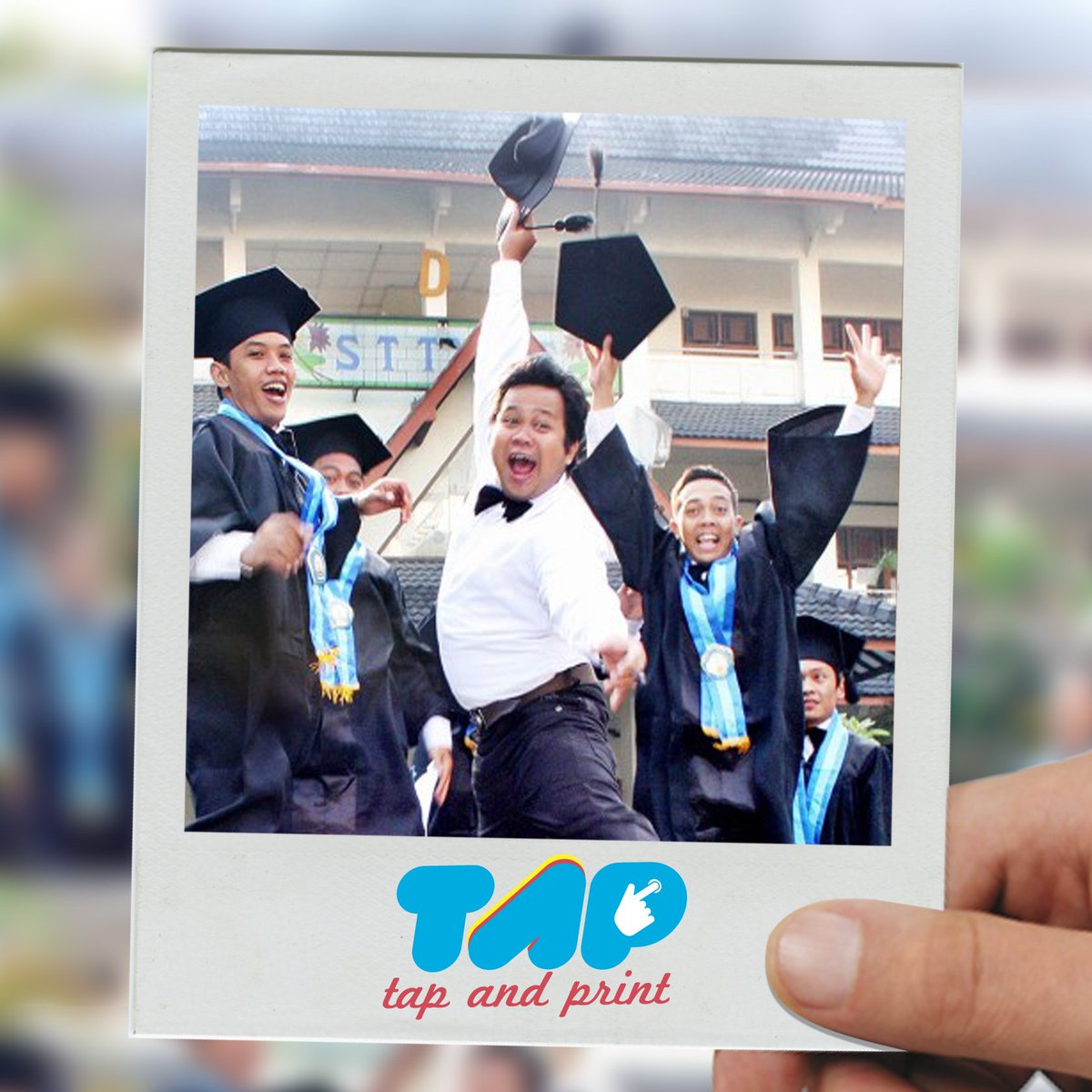 Abadikan momen tentunya menyenangkan sekali. Upload foto dgn hashtag pilihanmu, kami akan cetak fotomu.#TAPANDPRINT