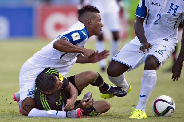 M0tivacionesF's tweet photo. OFICIAL: Garrido un año fuera por lesión #Honduras https://t.co/ZtZBogKWV7