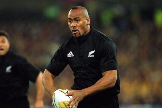 deric_tv's tweet photo. Former New Zealand rugby international Jonah Lomu has died aged 40 What an amazing player 
#RIPJonahLomu #JonahLomu https://t.co/h6jL6mbUiI