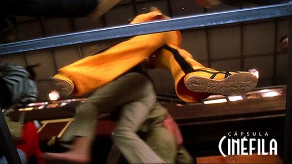Las zapatillas amarillas que usa Beatrix Kiddo en Kill Bill vol.1 llevan escrita en su suela 'FUCK U'.