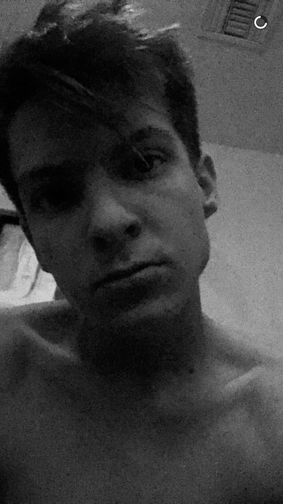 EXPLICITRUPP's tweet photo. shoot me https://t.co/Lfzp1AwF9r