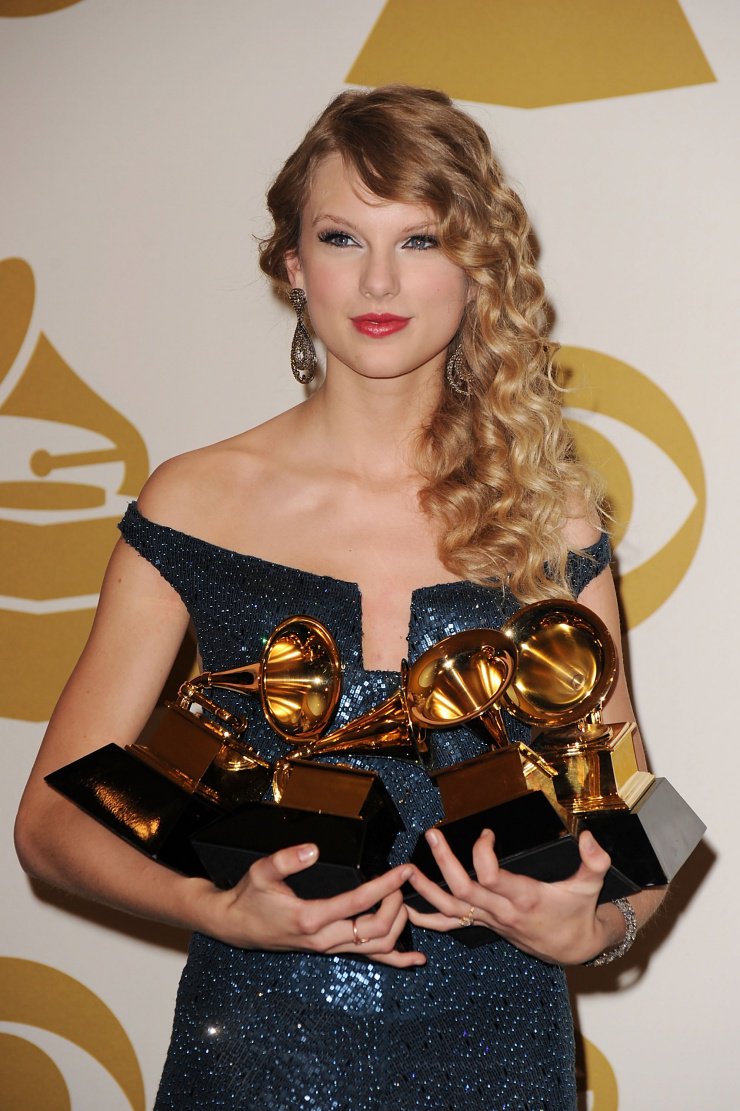 Taylor swift grammy 2016. Taylor swift grammy. Тейлор свифт грэмми 2010. Тейлор свифт грэмми 2023. Taylor swift grammy 2021.
