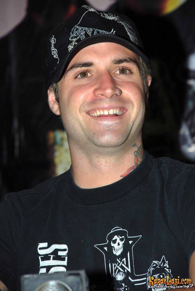 Happy 31st Birthday to Johnny Christ! 