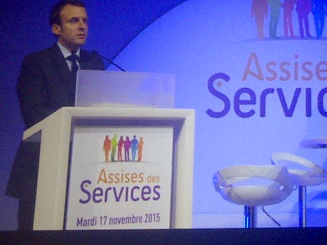 xavierquerat's tweet photo. #AdS2015 @emmanuelmacron cite l'exemple de la transformation du @GroupeLaPoste. @espritdeservice #phygital #innov https://t.co/iPCS8ka3Lb