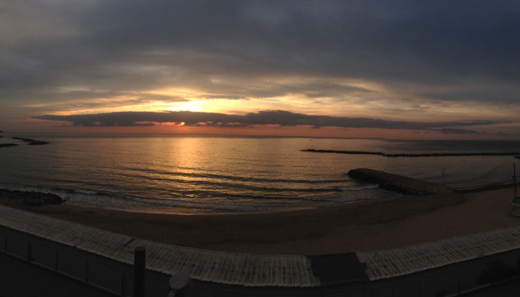 CasaMagnolie's tweet photo. This morning... 😉 #sunrise #sealife #sunremo #sanremo #Italy #liguria #November #Whataday #morning https://t.co/Qu0MOYmjor