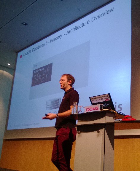 WelkerPeter's tweet photo. @ChrisAntognini presenting #Oracle #inmemmory possibilities with one slide - and many demos! At #doag2015 https://t.co/M4p4j7EGl5