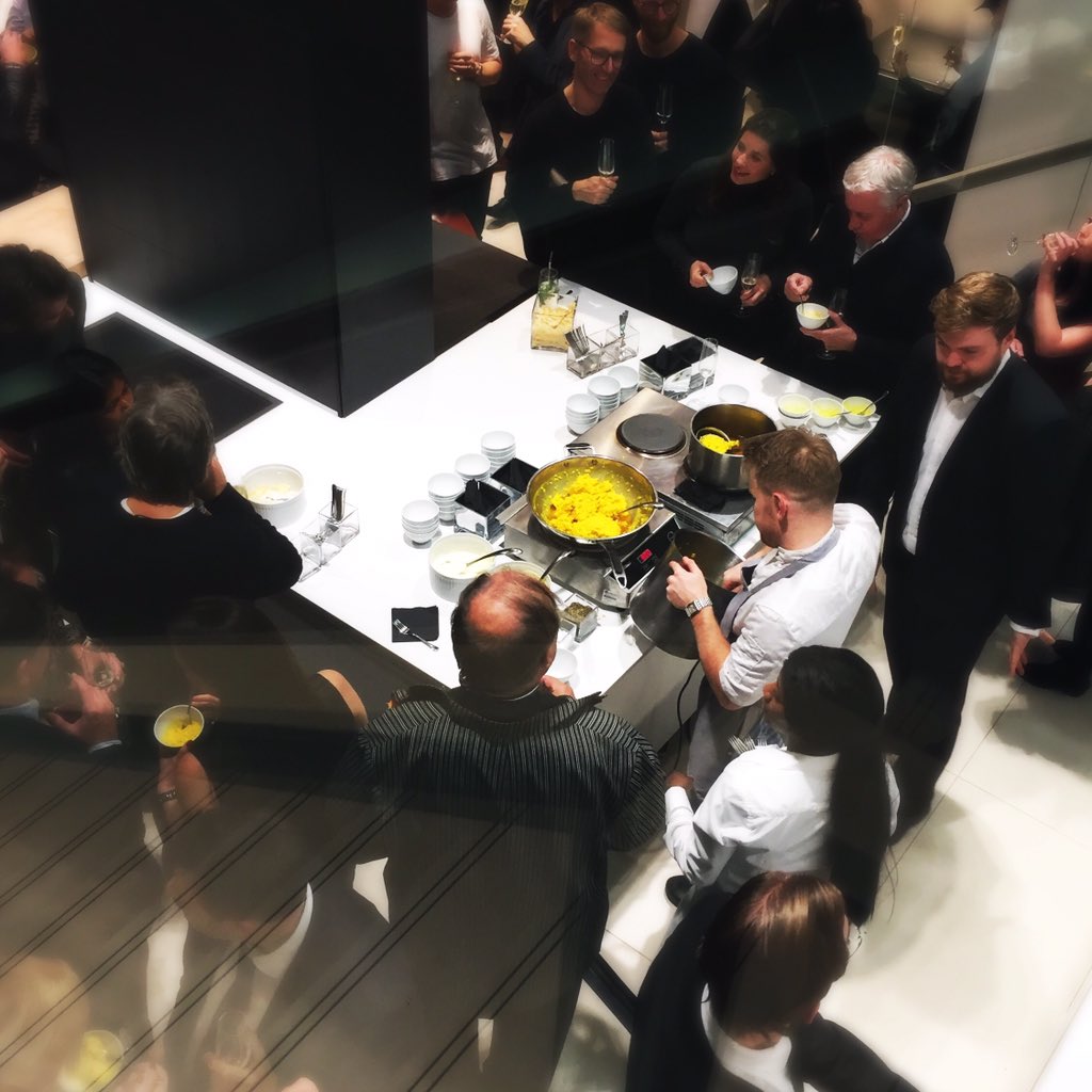 AnnikaVallgren's tweet photo. Fabulous detailing &amp; great showroom party @PoliformUK last night. Loving the new products #MadCollection  #Lualdi https://t.co/T2fPDvsWCz