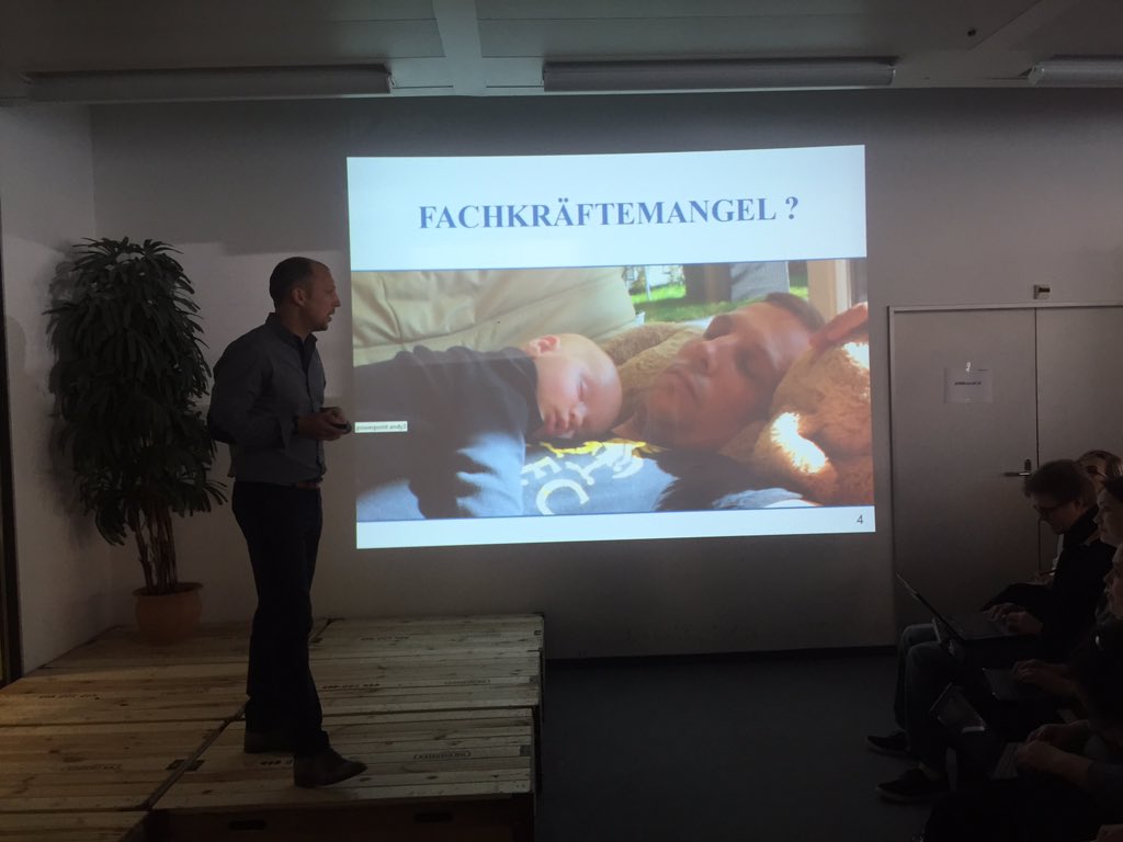 DigitalProfi's tweet photo. Gestern rockten wir die #tech4_2015. Heute rocken wir #HRBrunch15. Cool. @SBB https://t.co/b1n5t2xENy