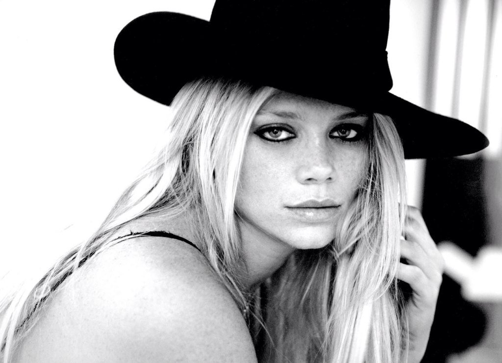 HAPPY BIRTHDAY
Peta Wilson - 18 noviembre 1970 