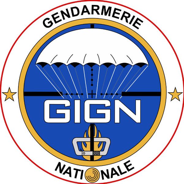 africanegirl72's tweet image. Un grand MERCI à ces hommes  qui risquent leur vie pour nous protéger: RESPECT messieurs. #SaintDenis