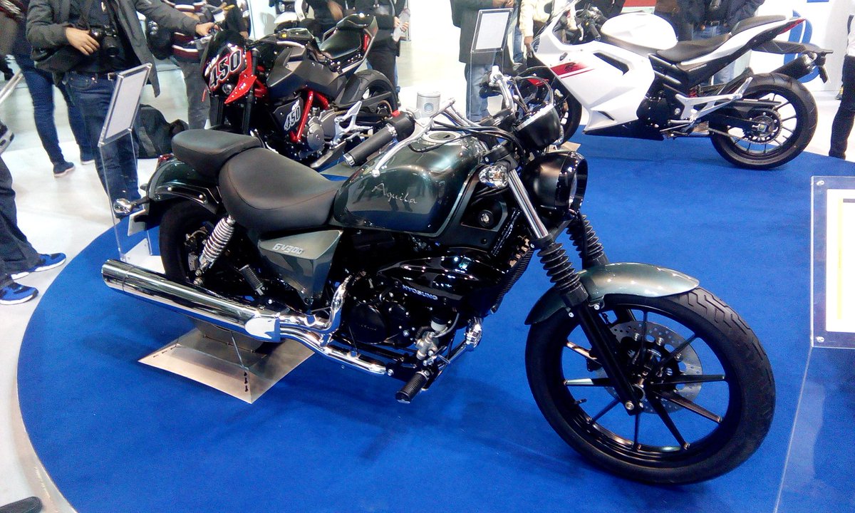 Zigwheels's tweet photo. Let's cruise..
Hyosung #GV300 
V-twin, 19.6kw, 23.5Nm, 5-speed gearbox, ABS and 165kg 
#eicma2015 https://t.co/YulEsDeoxP