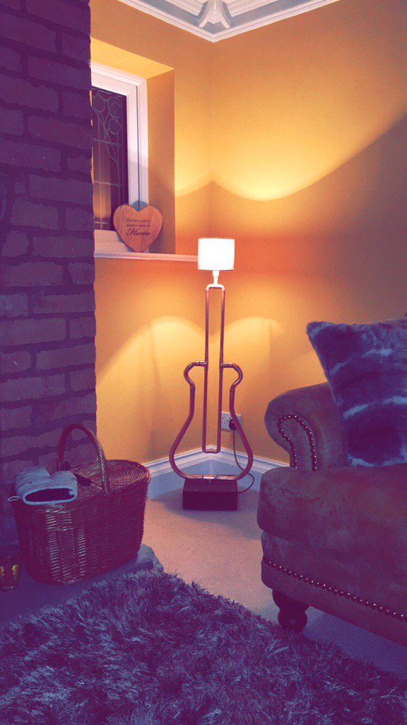 Createacrate's tweet image. We noticed @WayneRooney you have a Guitar room at your home but don't have a #GuitarLamp in it 😉 fancy this? 🎸 #DMus