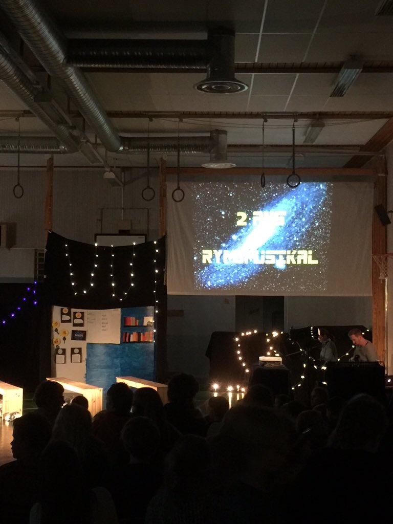 HenrickCaesar's tweet photo. Nu dags för åk2 rymdmusikal #sandsbroskola @Vaxjokommun #ase28 @AVMKron https://t.co/LsSuxRdbVi