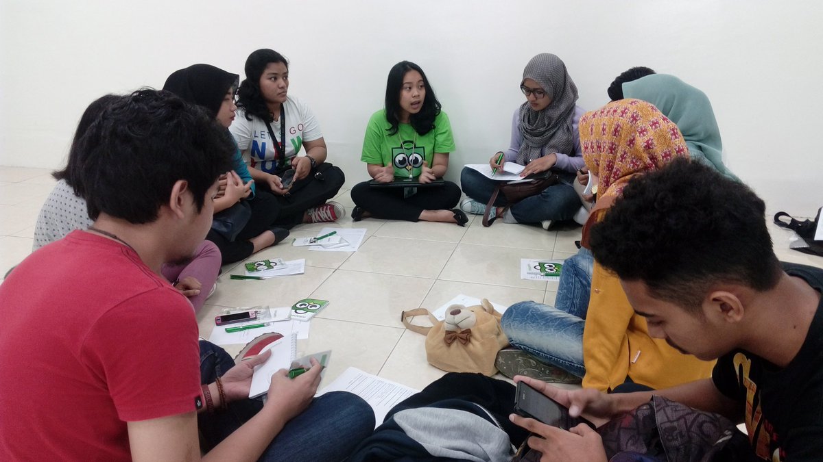 tokopedia's tweet photo. Okay, balik ke tmn2 di @KalbisInstitute , mrk lg ngobrol2 nih utk cara berjualan di #Tokopedia #TopMeetup https://t.co/cfnGSWC6Ob