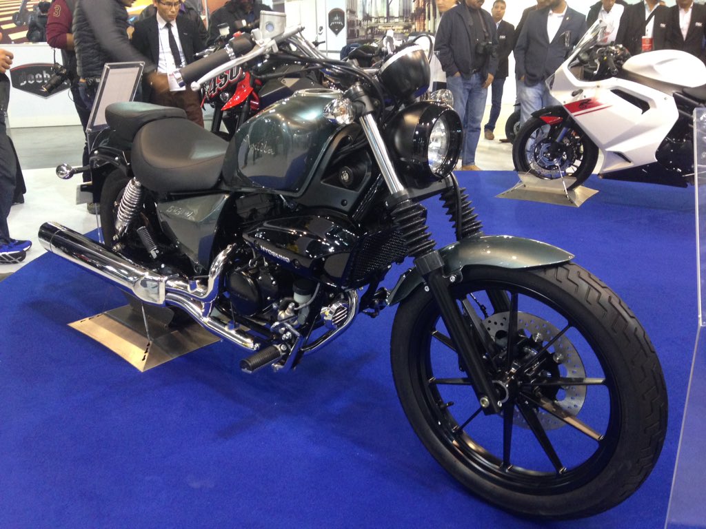 autox's tweet photo. First of the many from @Hyosungmoto @DSKHyosungIndia #Aquila #GV300 #26bhp #275cc for #2016 @official_eicma https://t.co/9teEXV3zHv