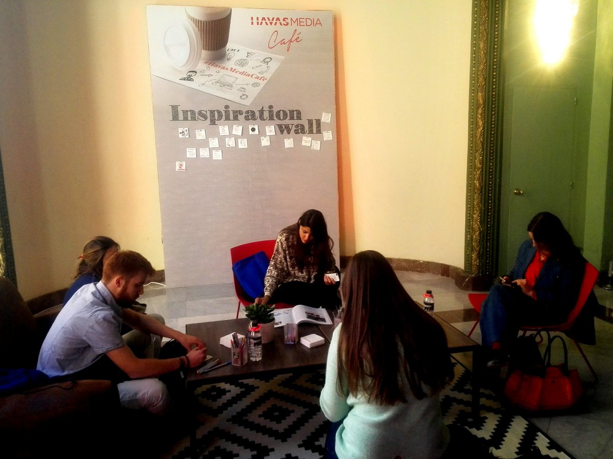 Havas_ES's tweet photo. El Inspiración Wall del #HavasMediaCafe se llena de ideas inspiradoras #servilletasquemolan #IABInspirational https://t.co/eBTGOSdv0y
