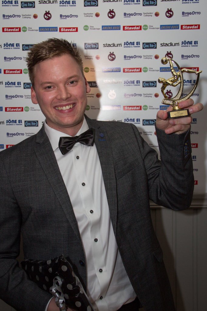 osik14's tweet image. 9 på ryggen &amp;amp; 9 mål i A-laget! Grattis @88Mattis #ösik #mattisbordehaetthögrenrpåryggen