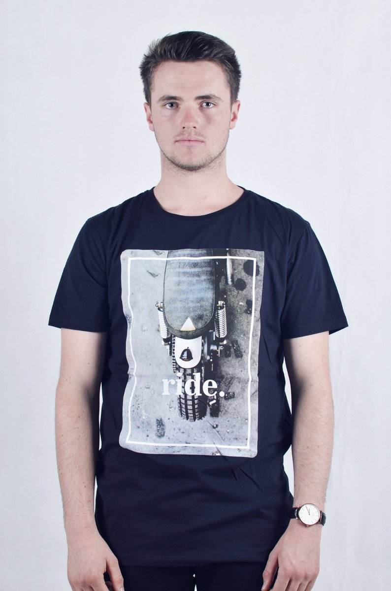 SIXPAXclothing's tweet photo. Santai sore bersama #RIDEBLACK - idr.129.9k | available S / M / L / XL | https://t.co/VkEpYL9H8I https://t.co/PFyUez15Y1