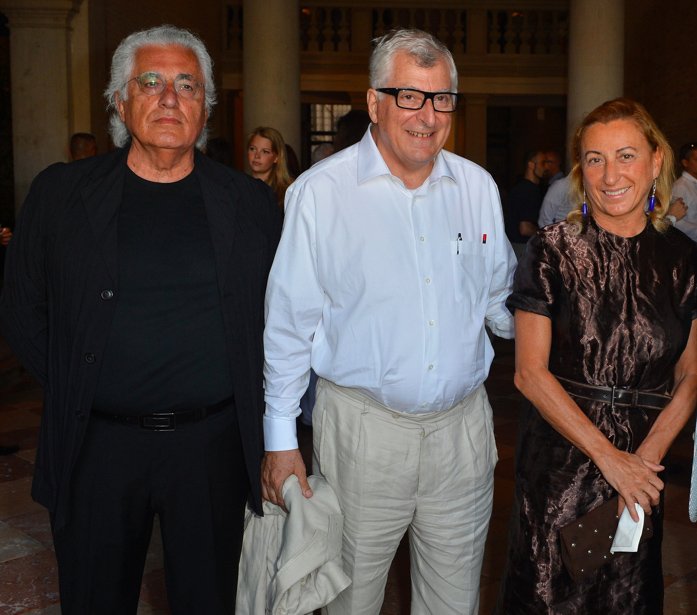bertoliniBndtta's tweet photo. Nella classifica di Art Rewiew Miuccia prada tra I 100 più potenti nell'arte .#fondazioneprada #smartcitizen https://t.co/X9Fw39Atok