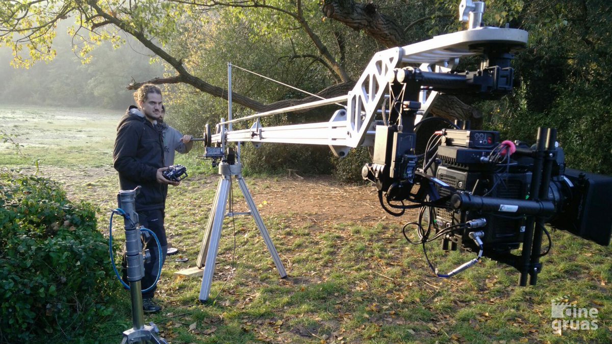 CineGruas's tweet photo. #MōVI M15 con #ALEXAmini montado en la Grúa·L. Rodaje de @garagefilmsprod https://t.co/0MDzYR2oqM