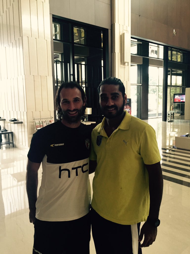 SandeshJhingan's tweet image. Good to meet the French Masterclass after so long... #grand frere... @CHengbart 👌🏻👌🏻👌🏻