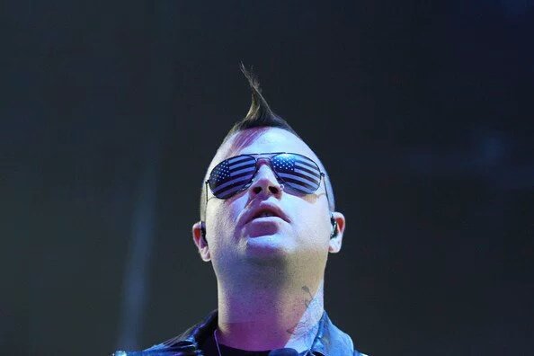 He\s the leader of A7X, he writes all songs. Without him A7X\ll be nothing. Happy 31st Birthday Johnny Christ! 