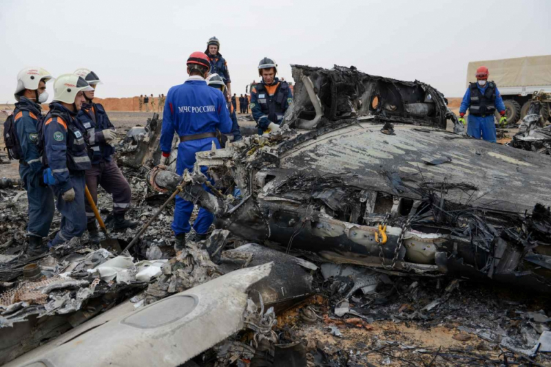 Авиакатастрофа египет 2015. А321 Синайским полуостровом катастрофа. Авиакатастрофа а321 в Египте.