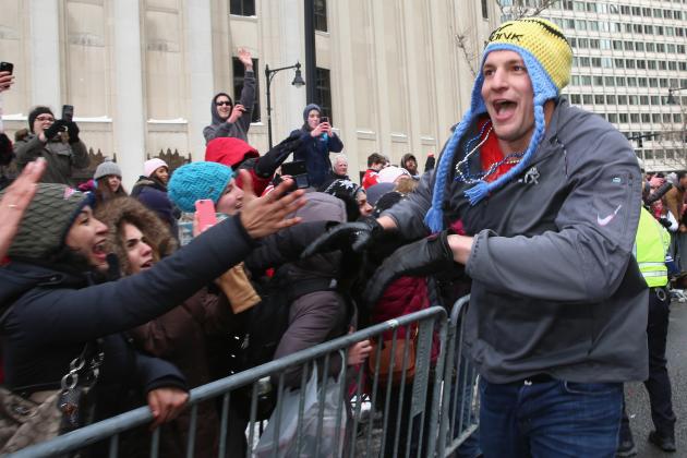 BleacherReport's tweet photo. Rob Gronkowski on why he doesn't have Snapchat: Too many women would send pics https://t.co/nowT2QfTpG https://t.co/aYlgl4Ogkq