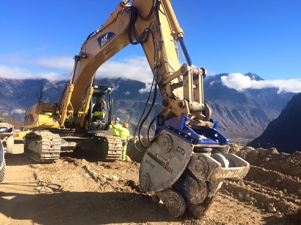 XCentricFrance's tweet photo. #XcentricRipper #XR40 sur #Caterpillar #330C au Sommet !
#xcentric #CAT330C https://t.co/NfJwHM0UMA