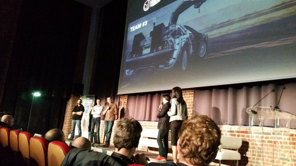 euratechnologie's tweet photo. #JDMC15 pitch contest on stage entre les différents concurrents du #hackathon #HackTheMobility https://t.co/KjOCZb9P9C