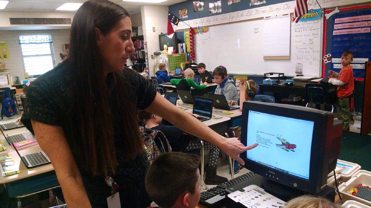 EricWildstein's tweet photo. A student teacher at @WABessElem is teaching students how to be engineers. Find out how this week in The Gazette. https://t.co/DAy0nn4IFF