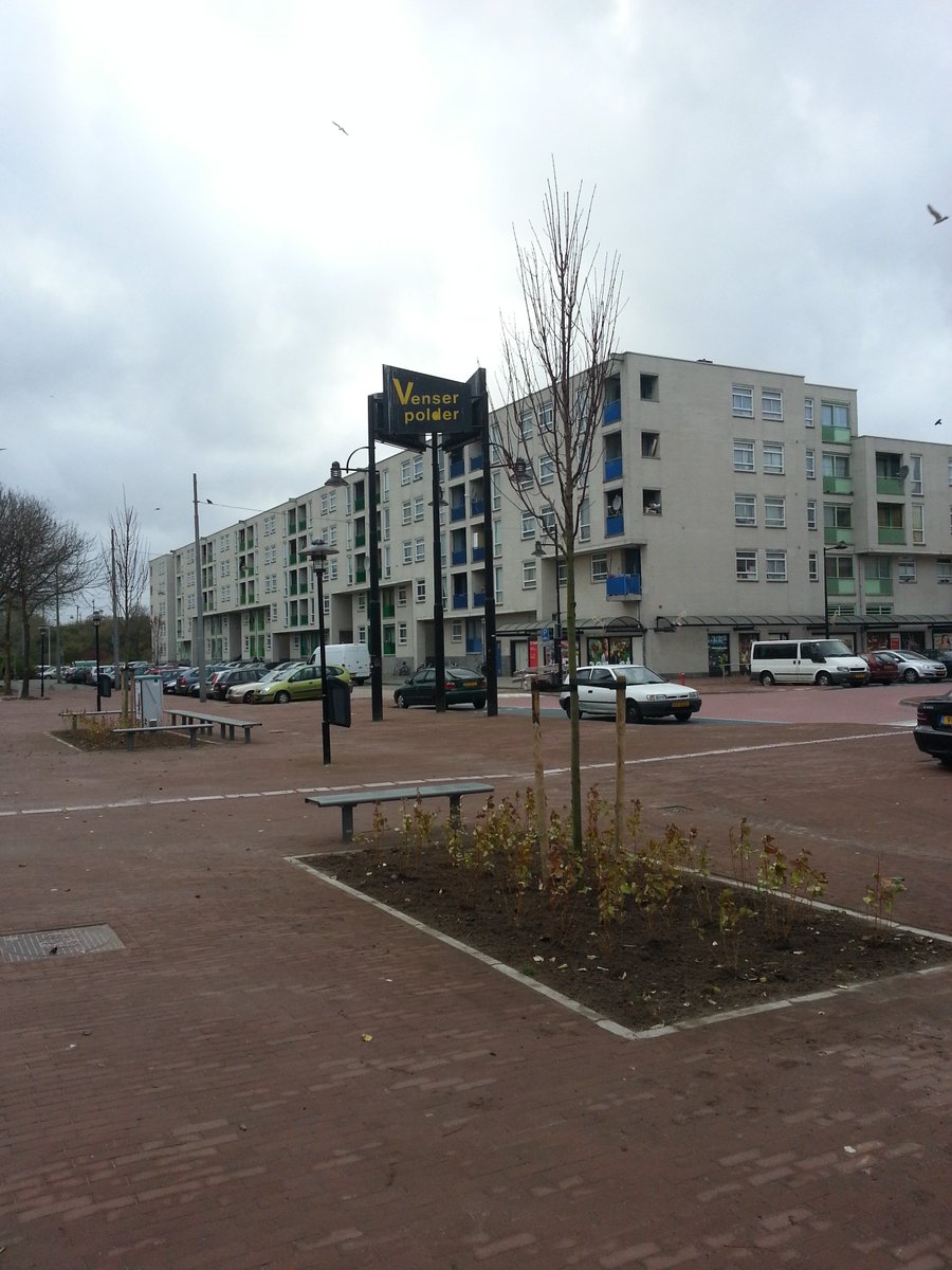 Bij #winkelcentrum #Venserpolder in #Amsterdam hebben wij bomen en planten geplant! Het project is nu bijna af!