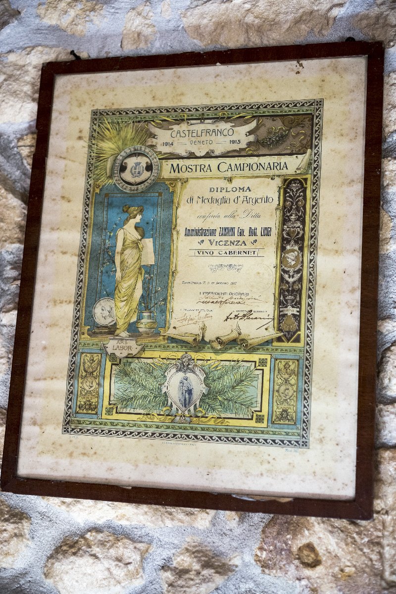 IlCollediGa's tweet photo. Testimonianze storiche direttamente dal #CollediBugano #ColliBerici #Vicenza. Mostra campionaria #vini del 1915 https://t.co/S5iAPexrux