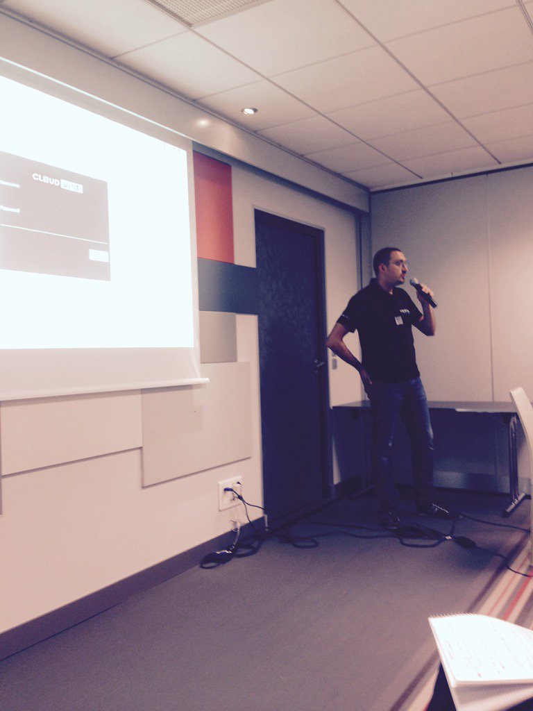 FabienAMICO's tweet photo. @treeptikTeam présente #cloudunit le paas Java open source #OSSPARIS15 https://t.co/xm2dIzXm7s