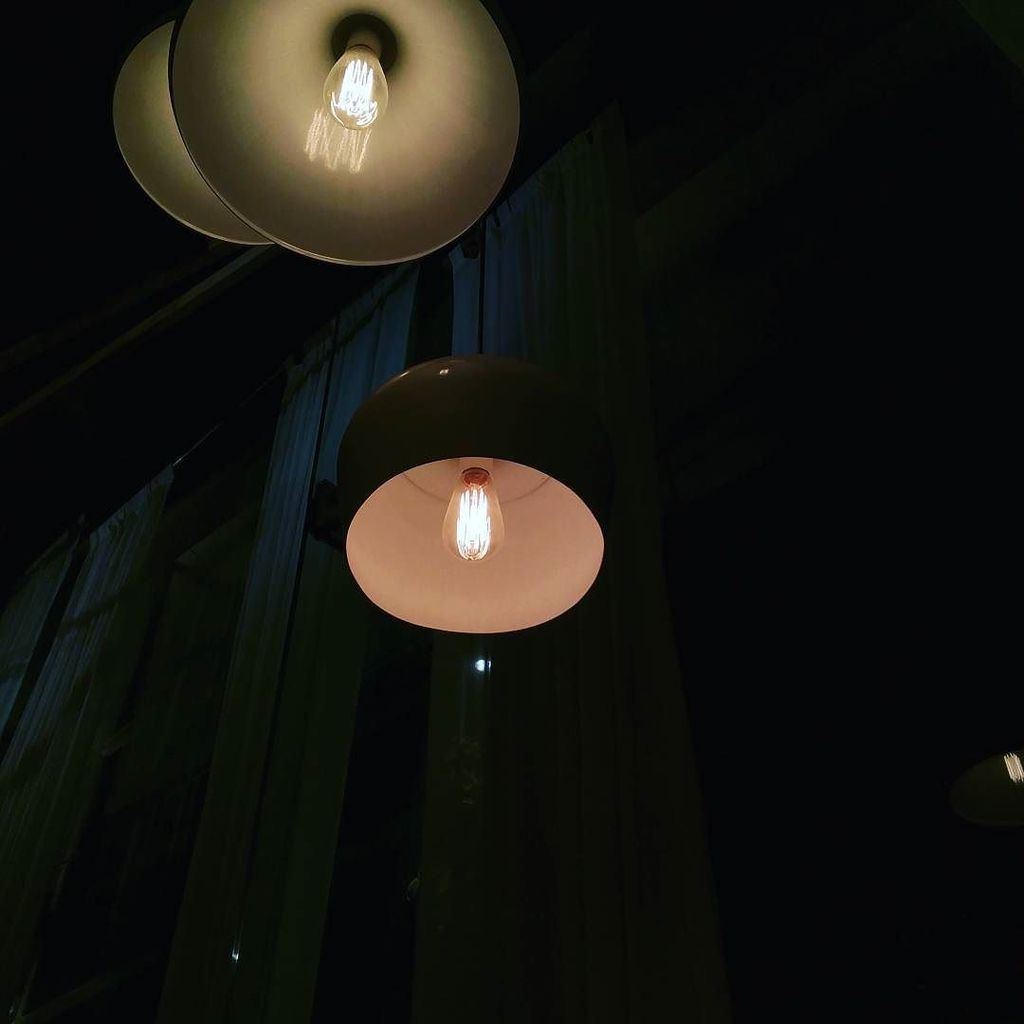 JessApostrophe's tweet image. Ugh, Edison bulbs, I love you so! #GimmeEdison #SoScience #MuchDesign ift.tt/1kEOokZ